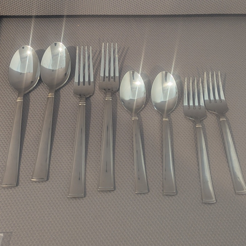 Crofton 18/0 Stainless Steel Flatware 8 Piece Set Forks Spoons Silver Serves Two